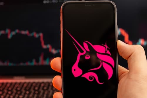 Uniswap decentralization debate: SEC aide vs DeFi founder